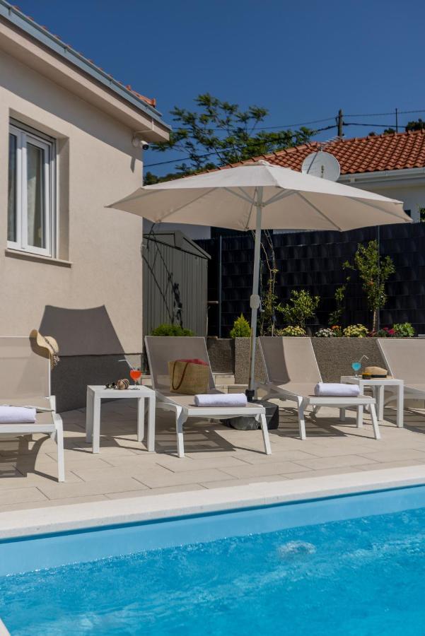 Villa Katess With Heated Pool Split Exterior photo
