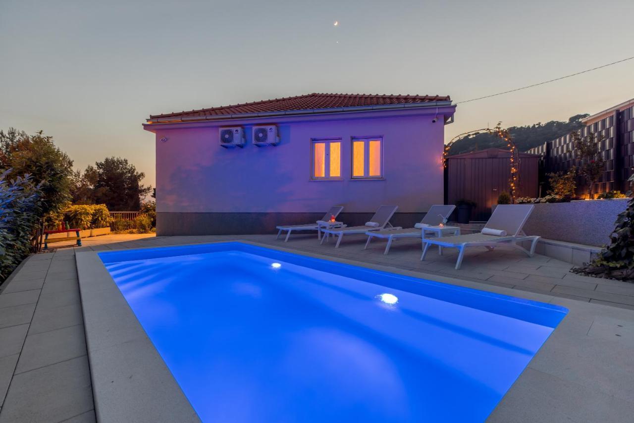Villa Katess With Heated Pool Split Exterior photo