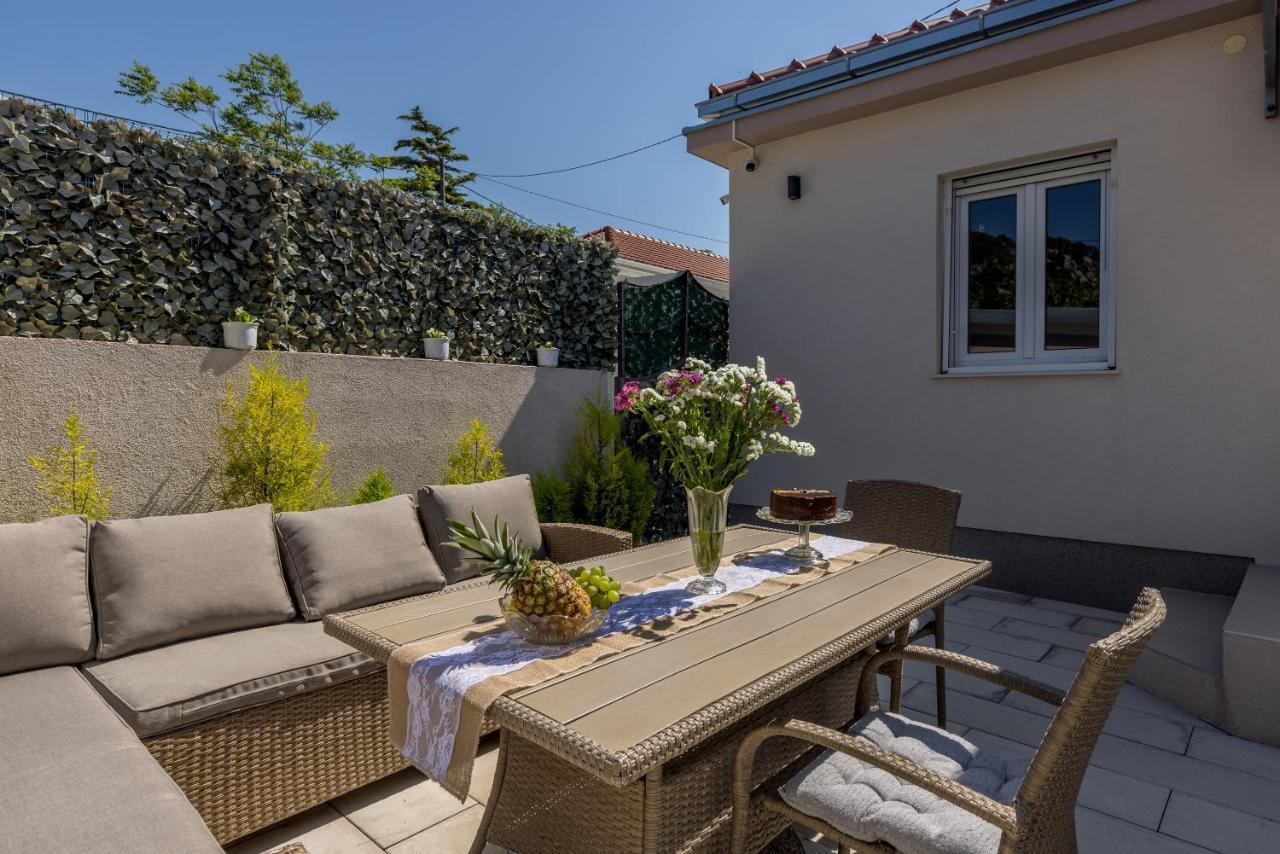 Villa Katess With Heated Pool Split Exterior photo