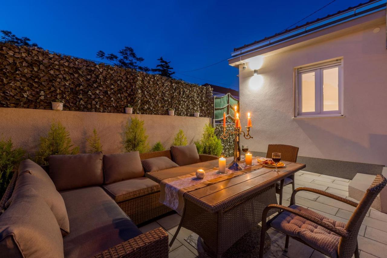 Villa Katess With Heated Pool Split Exterior photo