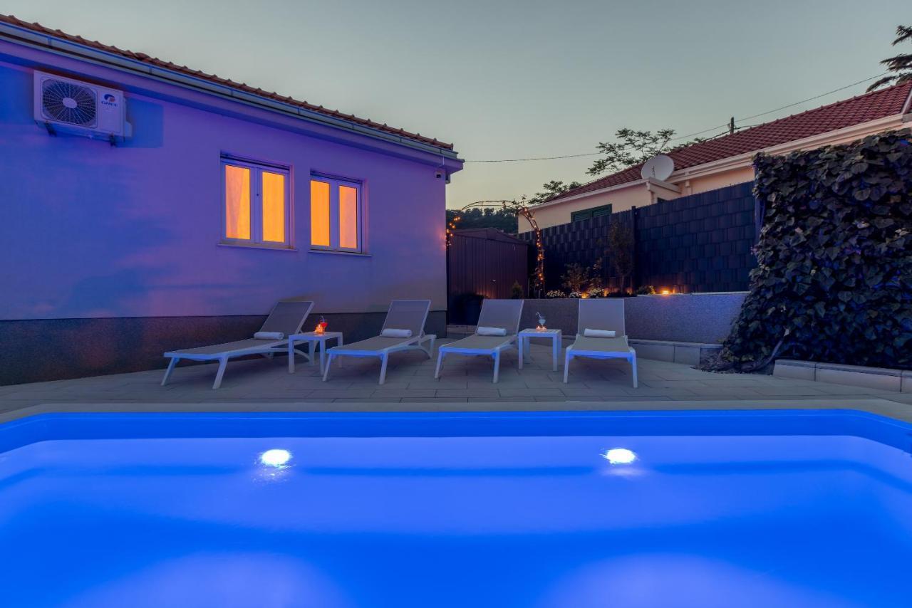 Villa Katess With Heated Pool Split Exterior photo