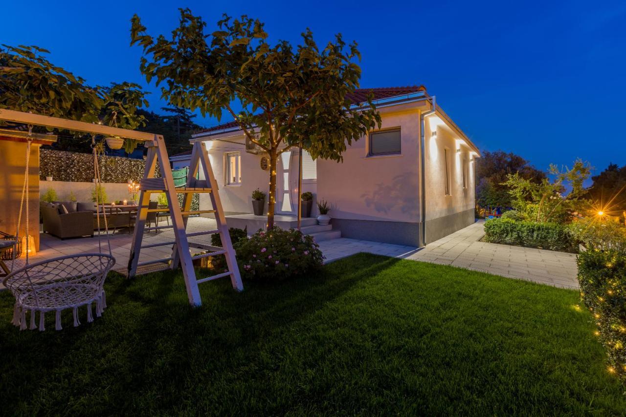 Villa Katess With Heated Pool Split Exterior photo