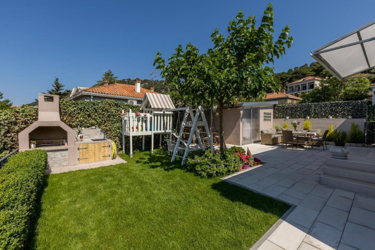 Villa Katess With Heated Pool Split Exterior photo